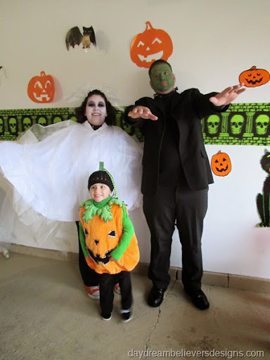 Halloween Recap on daydreambelieversdesigns.com - Handmade Ghost and Frankenstein Costumes #halloween