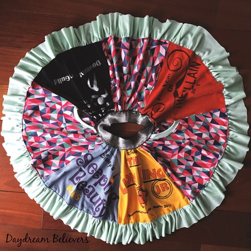 How to make an upcycle tee shirt skirt. Daydream Believers